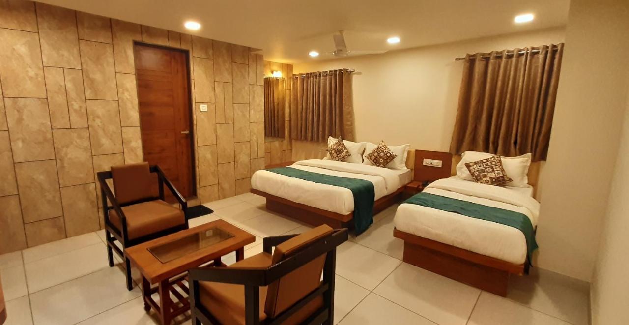 Hotel Kinara Ahmedabad Bagian luar foto