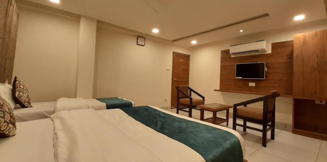 Hotel Kinara Ahmedabad Bagian luar foto