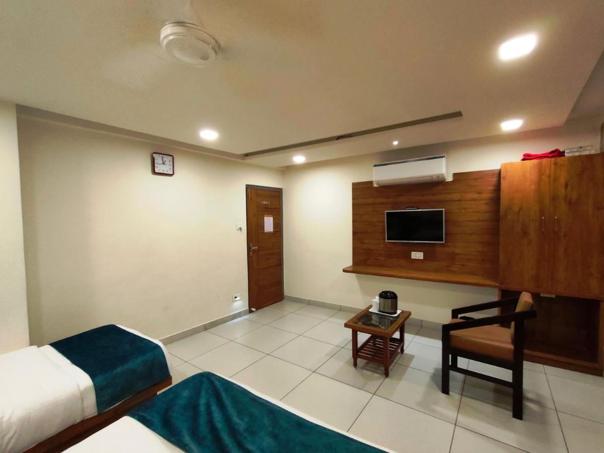 Hotel Kinara Ahmedabad Bagian luar foto