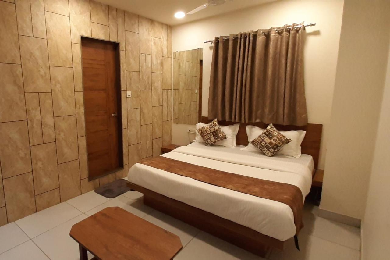 Hotel Kinara Ahmedabad Bagian luar foto